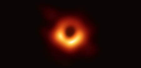 Журнал Science признал первую в мире фотографию чёрной дыры "прорывом года"