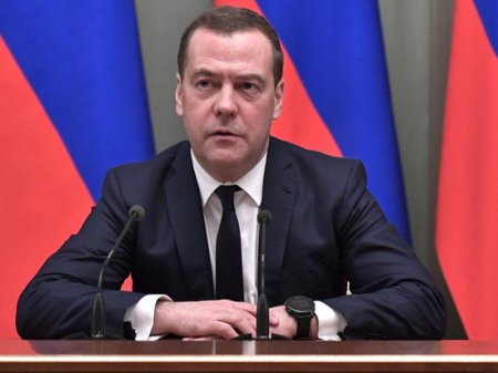 Эксперт по лжи разобрал реакцию Медведева на отставку правительства