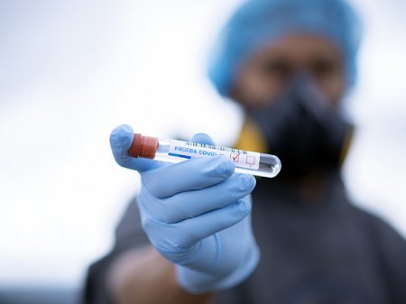 Эпидемиолог: Новый штамм коронавируса появился из-за препаратов для его лечения