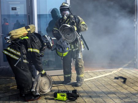 При пожаре в Петербурге эвакуировали 50 человек