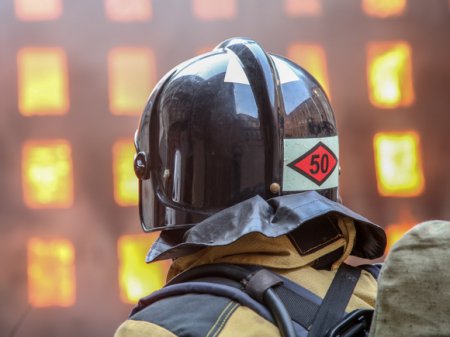 В Москве двое мужчин спасли женщину при пожаре на девятом этаже (видео)