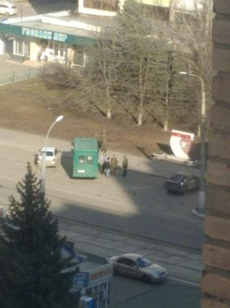Жители сообщают, что в Луганске и Донецке военная комендатура забирает мужчин с улиц
