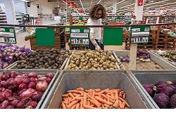 Бизнес по-русски: Картошка у аграриев 20 руб/кг, на прилавке — 90 руб