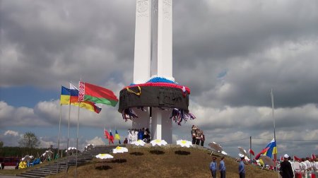 Украина снесет памятник "Три сестры", установленный в знак дружбы с Белоруссией и РФ