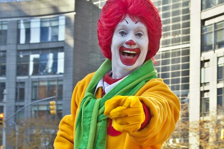 Импортазаместитель Макдоналдса «Вкусно и точка» обвинён в плагиате названия