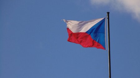 Чехия не будет выдавать визы россиянам и белорусам до апреля 2023 года