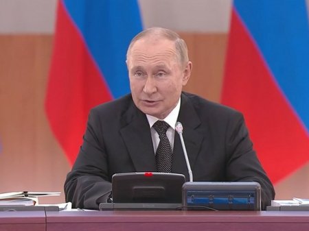Путин рассказал президиуму Госсовета анекдот из своей жизни про куриные гребни