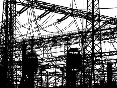 В Киеве и области ввели веерные отключения электричества из-за повреждения инфраструктуры