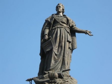 В Одессе готовятся к демонтажу памятника Екатерине II