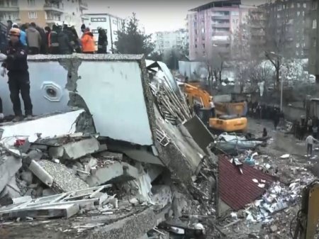 Число жертв землетрясений в Турции превысило 20 тысяч