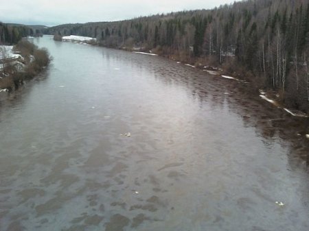 На реке Лене в Иркутской области из танкера вытекли нефтепродукты